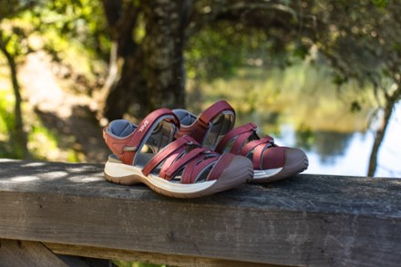 Location Image for Grandview Max Sandals - Women's