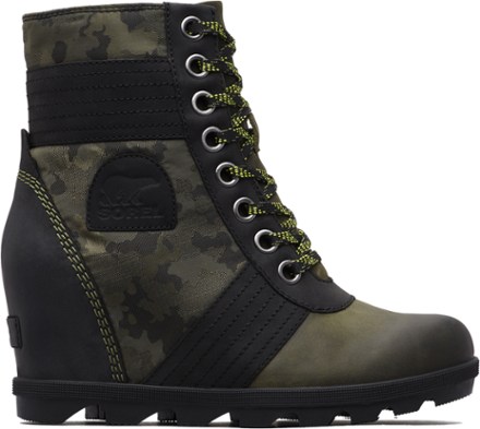 sorel kinetic wedge boot