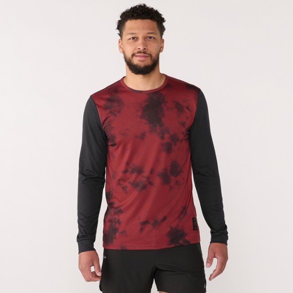 Model info: Height: 6' 0" | Waist: 33" | Wearing size: M