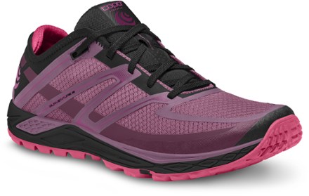 topo trail running shoes