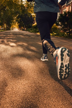 Location Image for Gaviota 6 Road-Running Shoes - Men's