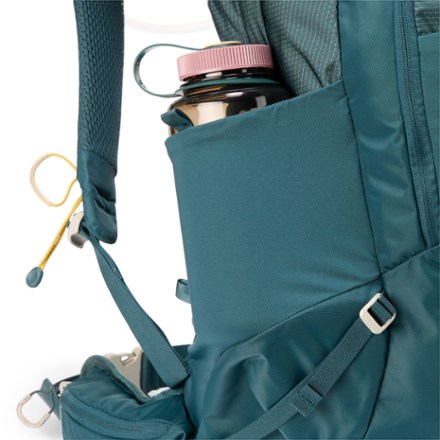 Osprey Manta 34 Hydration Pack - Men's Water bottle pocket (water bottle not included)