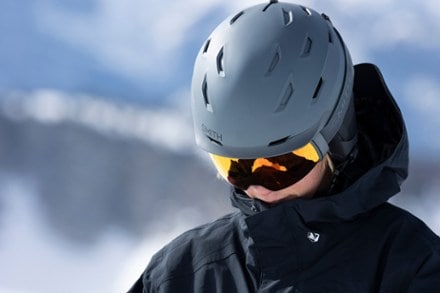 Smith 4D MAG ChromaPop Snow Goggles with gogglesoc 8