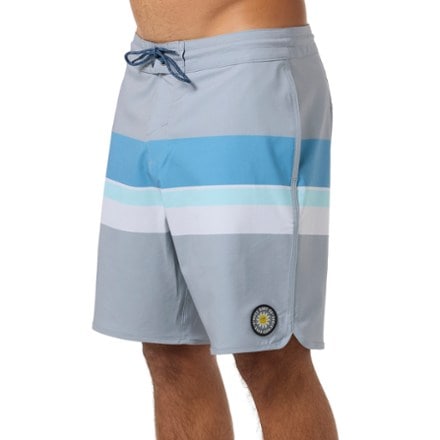 O'Neill Cruzer Stripe Scallop 18" Board Shorts - Men's 2