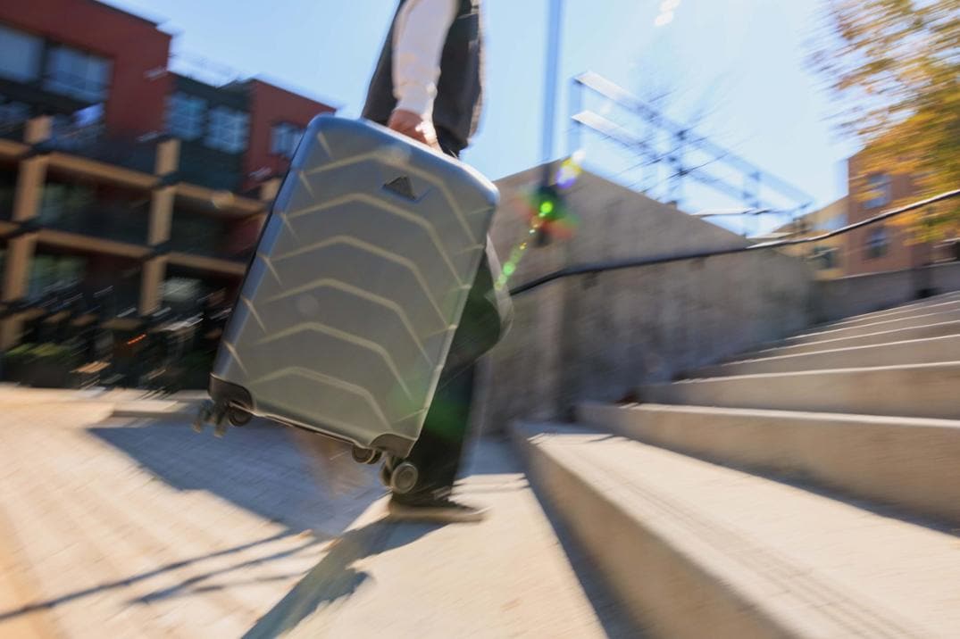 Location Image for Cache 28 Large Spinner Wheeled Luggage