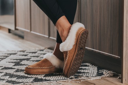 Manitobah Cabin Clog Slippers - Women's 5