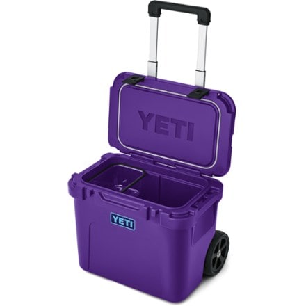 YETI Roadie 32 Wheeled Cooler 4