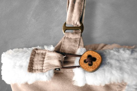 Detail View (Tan/White)