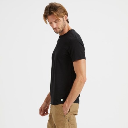Vuori Ever Henley Shirt - Men's 2