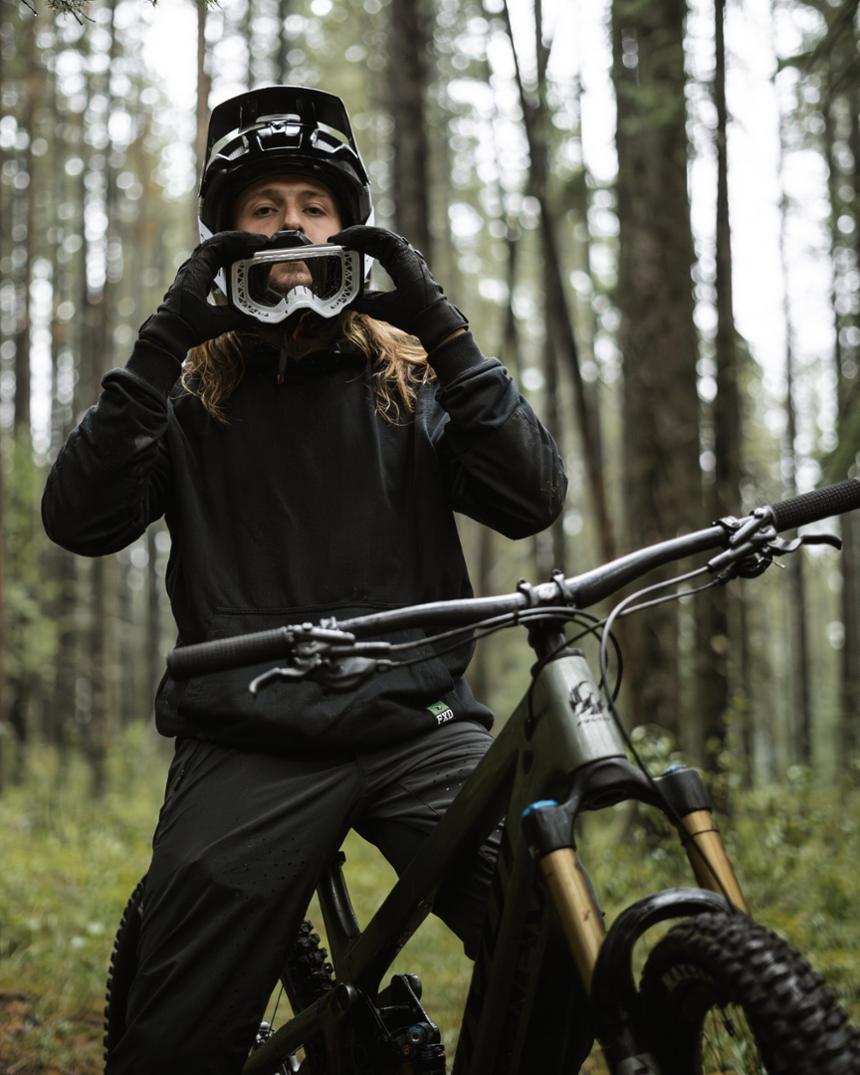 Location Image for Sutton Waterproof MTB Gloves