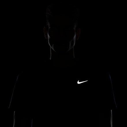 Nike Miler Shirt - Men's 5