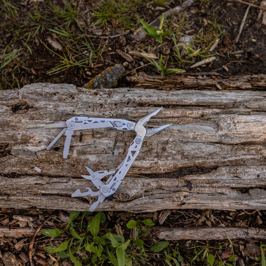 Location Image for Suspension NXT Silver Multi-Tool and Paraframe I Silver Folding Knife