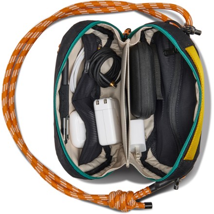 Nomadix Traveler Tech Sling Bag 4