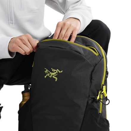 Arc'teryx Mantis 16 Pack 4