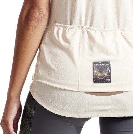 PEARL iZUMi Expedition Cycling Jersey - Women's 10