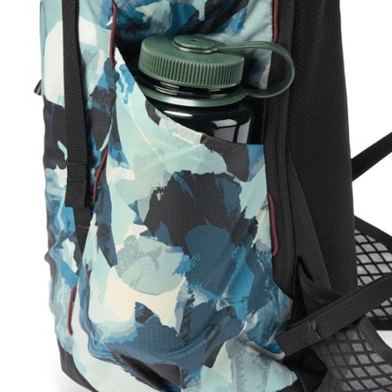REI Co-op Flash 22 Print Pack Water bottle pocket (Water bottle sold separately)