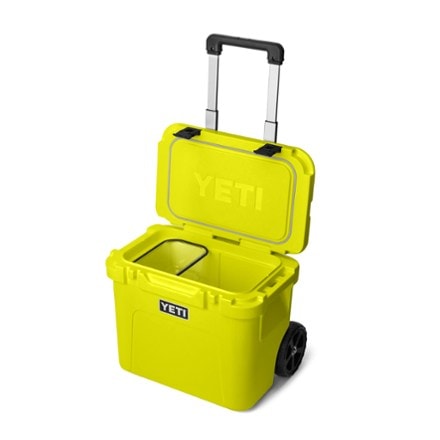 YETI Roadie 32 Wheeled Cooler 5
