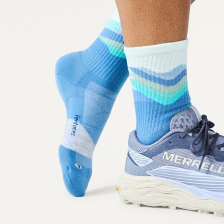 Feetures Trail Max Cushion Mini Crew Socks 1