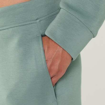 On Focus Tech Sweatpants - Women's 4