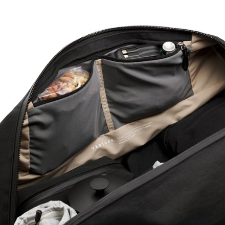 Bellroy Venture Ready Duffel 55L 9