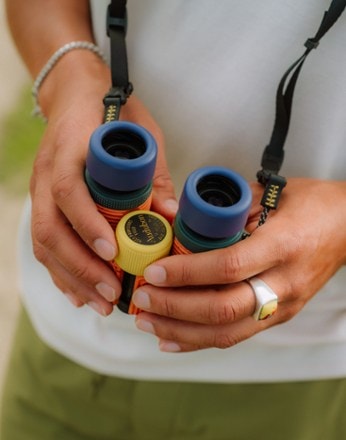 Location Image for Nocs x National Audubon Society Pro Issue 8 x 32 Binoculars Bundle