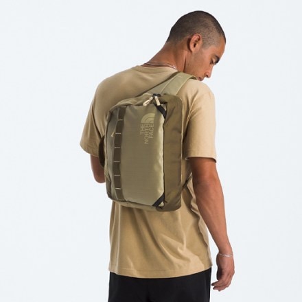 The North Face Base Camp Voyager Sling 4