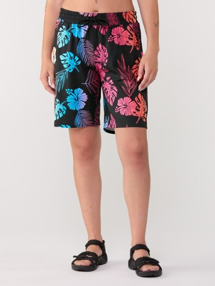 Model info: Height: 5' 10.5" | Waist: 27" | Wearing size: M