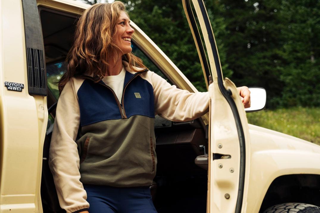 Location Image for Vista Quarter-Zip Lightweight Fleece Pullover - Women's