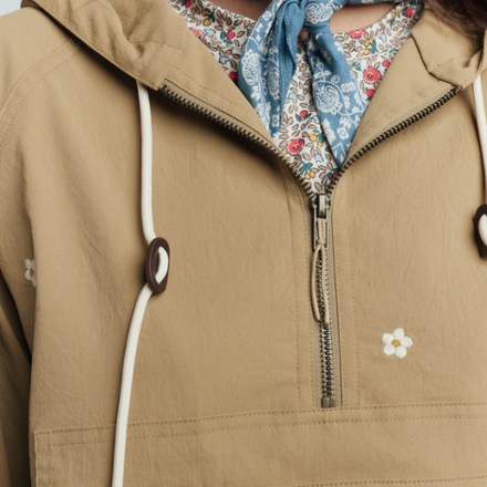 THE GREAT. OUTDOORS Embroidered Crop Trailhead Pullover - Women's 5