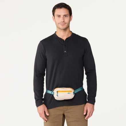 REI Co-op Stuff Travel Waist Pack 1