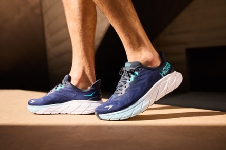 HOKA Arahi 6 Road-Running Shoes - Men's 8