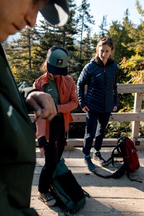 Location Image for Taiss Light ML Hooded Jacket - Women's