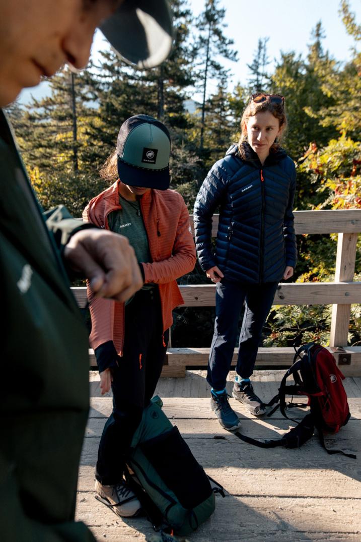 Location Image for Taiss Light ML Hooded Jacket - Women's