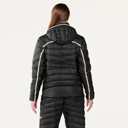 SENIQ Wildpuff Down Hoodie - Women's 4