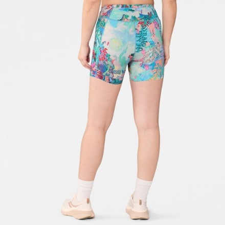 Janji Pace 5" Shorts - Women's 2