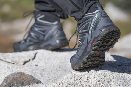 Salomon X Ultra 3 Mid GTX Hiking Shoe - Lightweight, Waterproof and Proven 2