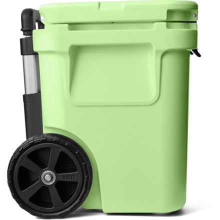 YETI Roadie 32 Wheeled Cooler 4