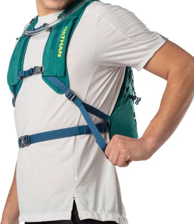Nathan Crossover 10 L Hydration Vest 6
