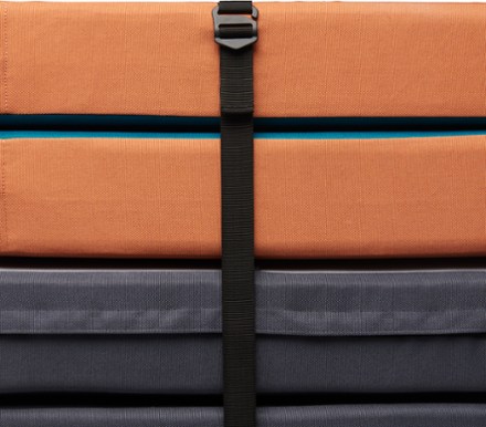 Black Diamond Circuit Crash Pad Integrated multipad carry system makes it easy to carry multiple pads at once
