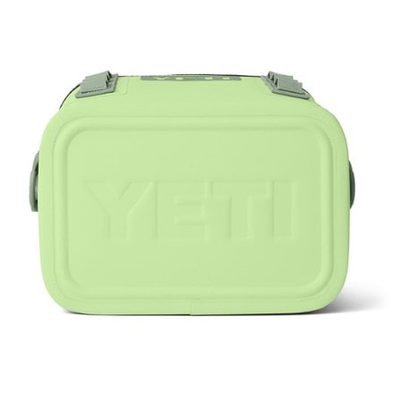 YETI Hopper Flip 8 Soft Cooler 6