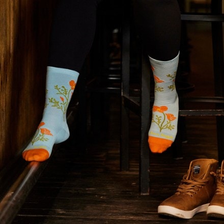Darn Tough Blossom Crew Lightweight Lifestyle Socks - Women's 1