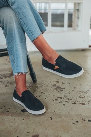 OluKai Pehuea Heu Shoes - Women's 6