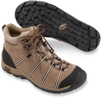 chaco hiking boot
