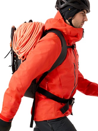 Arc'teryx Alpha SV Jacket - Men's 9
