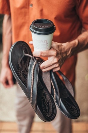 OluKai Mea Ola Flip-Flops - Men's 5