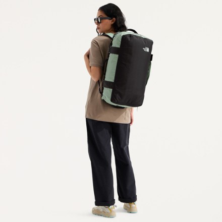 north face backpack 32 liter The Recon Everyday Laptop - Daypack, Water Repellent, Laptop Sleeve, 2 Water Bottle Pockets, TNF Black/TNF Black-NPF, One Size litre carry New THE NORTH FACE BOREALIS