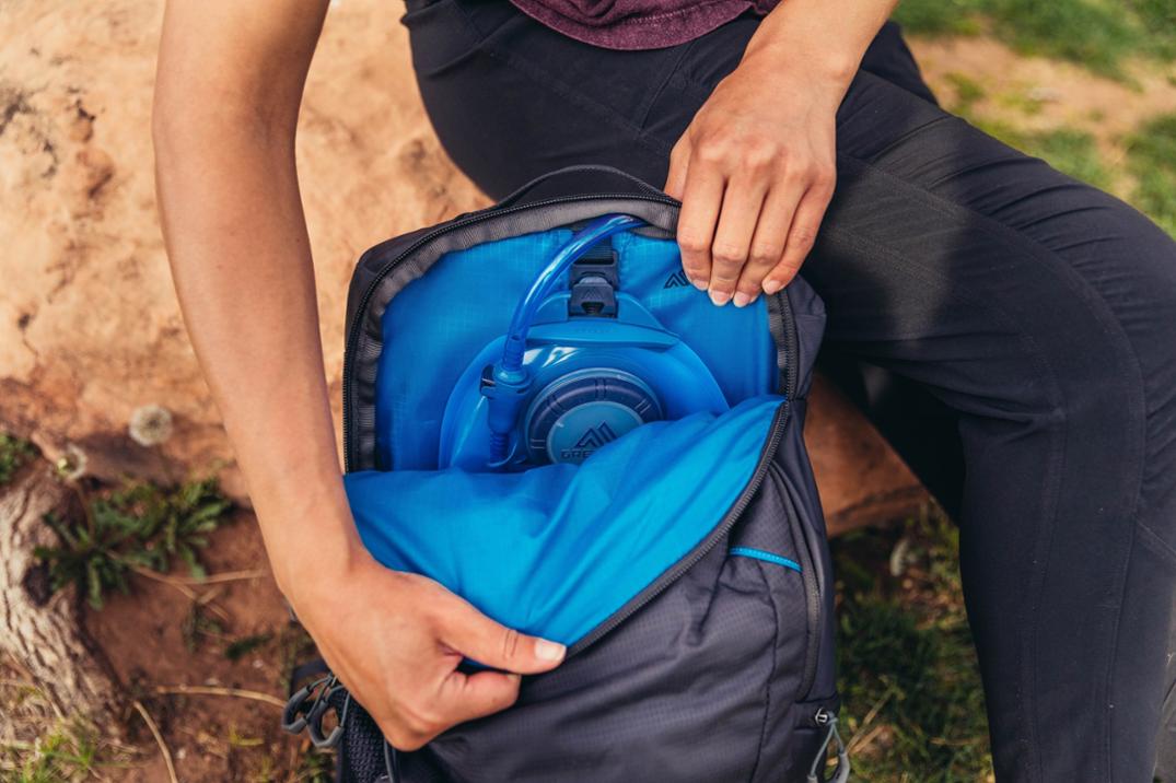 Location Image for Swift 16 H2O Hydration Pack - Closeout - Women's