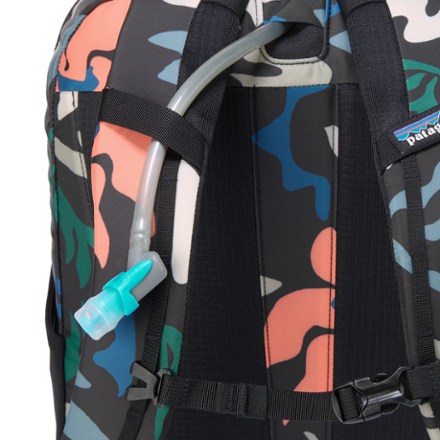 Patagonia Atom 20L Tote Pack Hydration port & tube routing