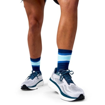 Feetures Elite Light Cushion Mini Crew Socks 2