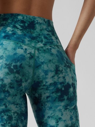 Athleta Salutation Stash Pocket II Printed 7/8 Tights - Women's 7